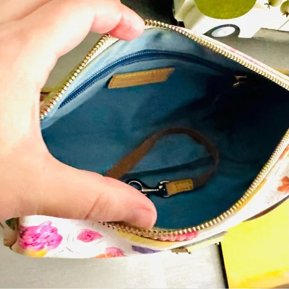 Dooney & Bourke Colorful Cupcake Barrel Bag white & tan leather silver EUC - Picture 8 of 16